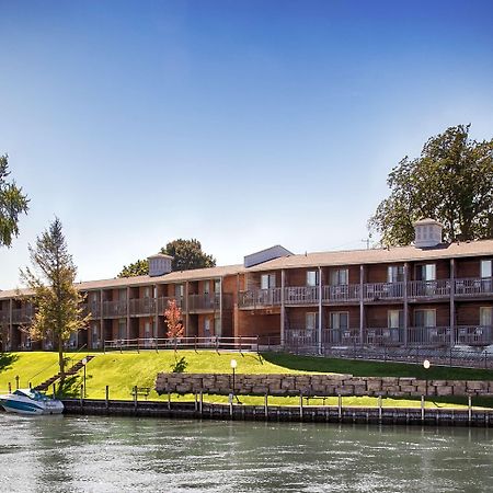 Best Western River Terrace Cheboygan Buitenkant foto
