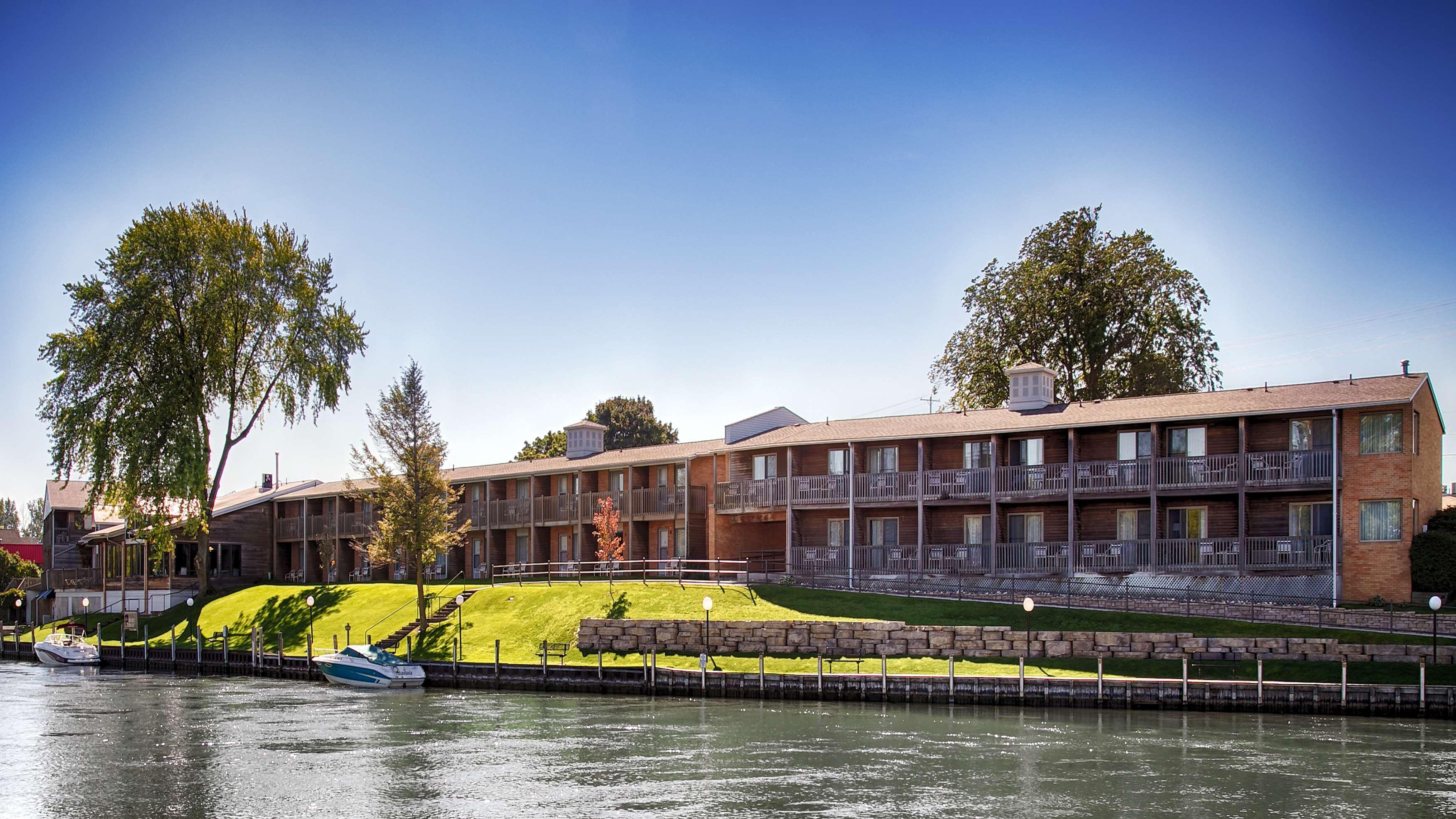 Best Western River Terrace Cheboygan Buitenkant foto