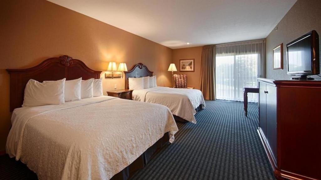 Best Western River Terrace Cheboygan Buitenkant foto