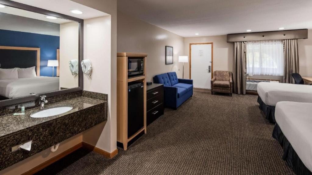 Best Western River Terrace Cheboygan Buitenkant foto