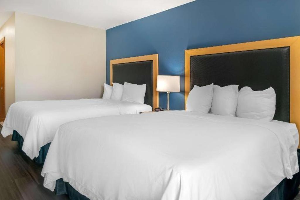 Best Western River Terrace Cheboygan Buitenkant foto