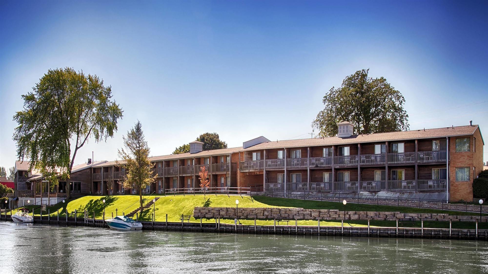 Best Western River Terrace Cheboygan Buitenkant foto